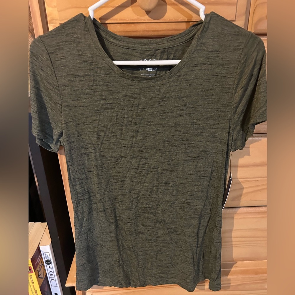 Apt 9 Essential T Shirt sz S NWT!